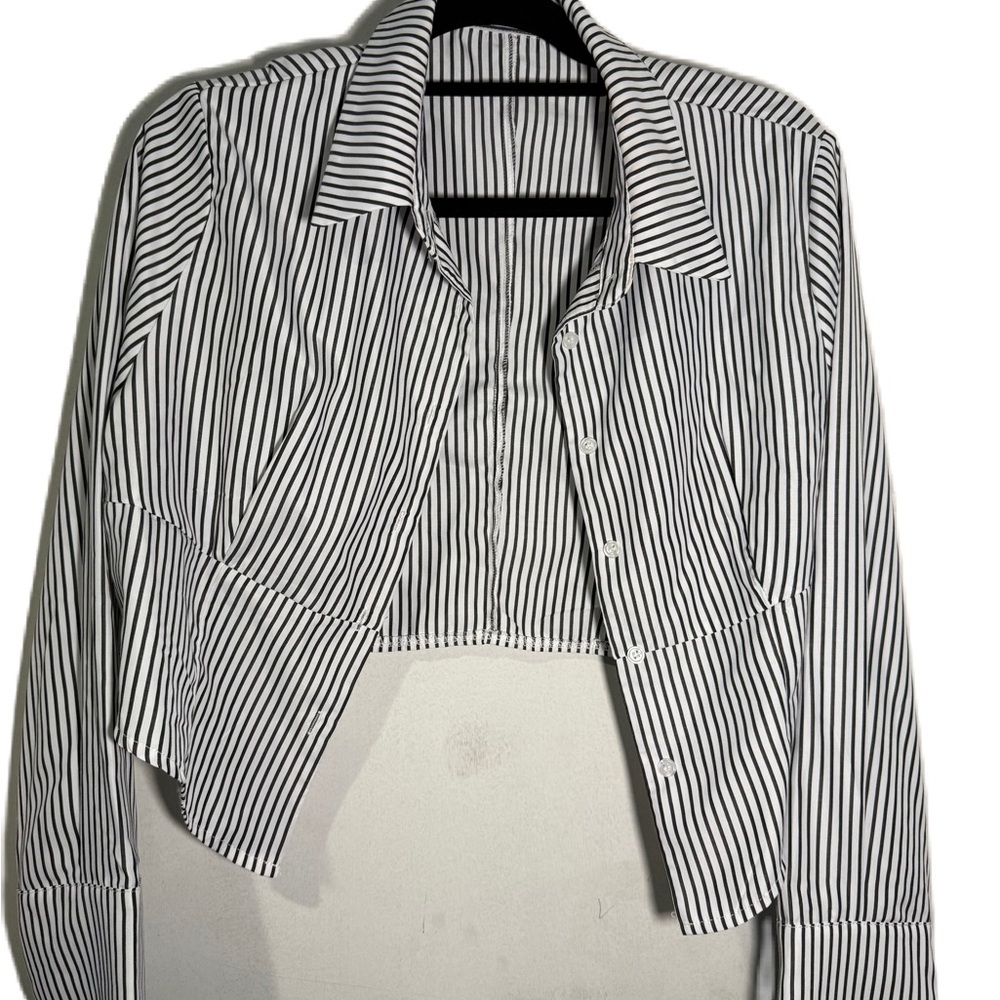 Striped Black and White Cropped Button down Women's Top xl - Picture 3 of 5